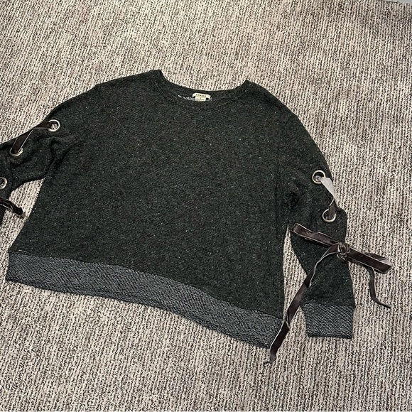 Anama Gray Ribbon Tied Scoop Neck Sweater - Picture 2 of 12